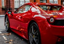 Ferrari-Fahrer zahlt Tankrechnung nicht