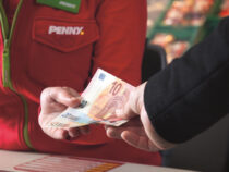 So funktioniert Geld abheben im Supermarkt