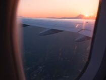 So sparst du bei der Flugbuchung