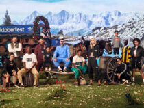 Mit Adidas-Sneakern ins VIP-Zelt der Wiesn