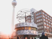 Fernstehturm und Weltzeituhr – Alle Fakten zu den beiden Berliner Wahrzeichen