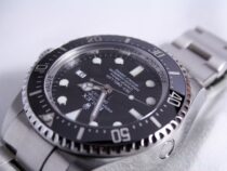 Frau findet 250.000 US-Dollar-Rolex im Sofaschlitz