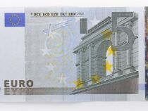 5 Euro vs. 50 Cent
