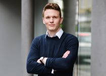„Hin und her macht Taschen leer“: Dominik Wenzelburger, Gründer des Finanzblogs Depotstudent.de im Interview
