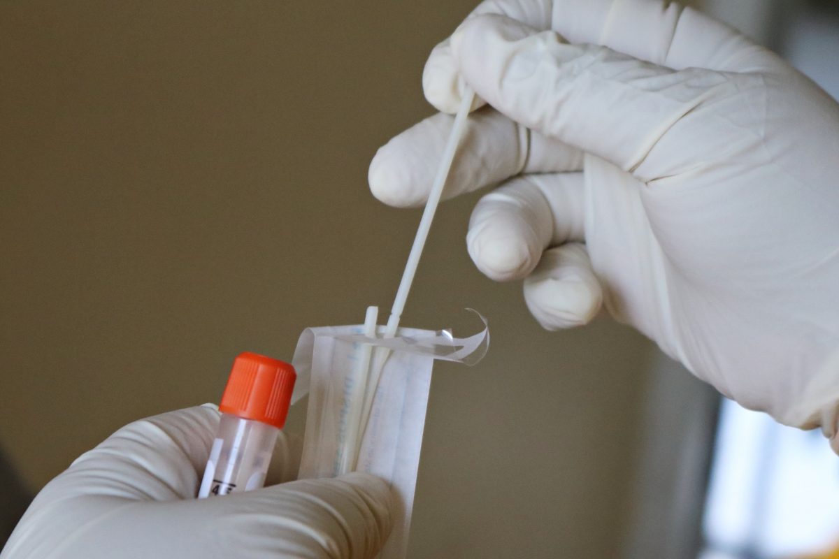 PCR-Tests nur nach Priorität, Pandemie kostet deutsche Wirtschaft bisher 350 Milliarden Euro, Altersarmut nimmt zu