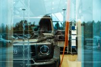 Automarkt in Deutschland schrumpft, Dax steigt nahe Rekordhoch, Einzelhandel verbucht Rekordumsatz