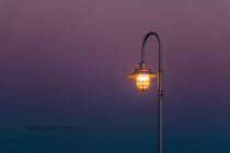 Fachkräftemangel auf Rekordniveau, Neuwagen werden teurer, Stromsparen bei Straßenbeleuchtung