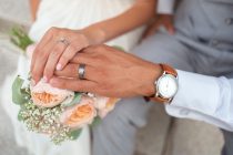 Je billiger die Hochzeit, desto länger hält die Ehe!