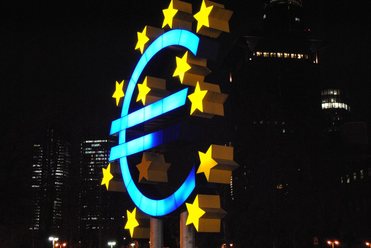 Konsumstimmung bleibt schwach, Inflation zieht wieder an, Energie wird teurer, Mehr Schutz bei Online-Käufen und digitalen Verbraucherrechten
