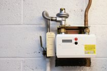 Volle Gasspeicher im Spätsommer, Tech-Werte an Börse gefragt, Kontoüberziehen wieder teurer