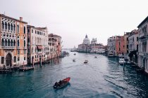 Neues iPhone 15 vorgestellt, Gebühren für Venedig-Touristen, Großhandelspreise sinken weiter