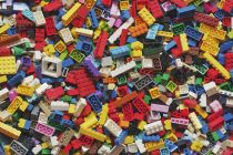 Nvidia verdoppelt Umsätze, Lego steigert Gewinn, Warenhauskette Breuniniger steht zum Verkauf