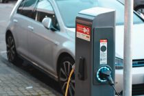 69 Prozent weniger E-Autos, Dax fällt vom Rekordhoch zurück, Maßnahmen gegen Fachkräftemangel?