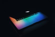 RBB droht Stellenabbau, US-Techwerte ziehen an, Apple mit super Quartalszahlen