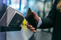 Dax im Rekordmodus, Bargeldlose Zahlungen im Trend, Sinkende Nachfrage nach Fachkräften
