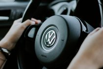 Volkswagen in der Krise, Kurssturz an den Börsen, Streiks in Nahverkehr und in Kitas
