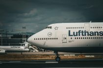 Dax schwächelt, Krise in der Autobranche, Neue Lufthansa Uniformen
