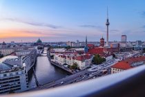 Blackout in Berlin, Zinsentscheid, Neues iPhone