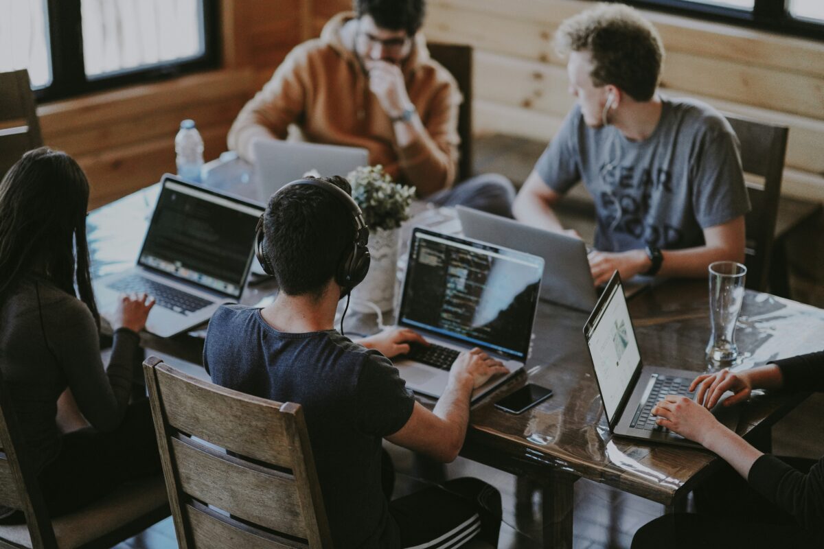 Vom Kontocheck bis zum Notgroschen: Sechs Finanzroutinen der Gen Z